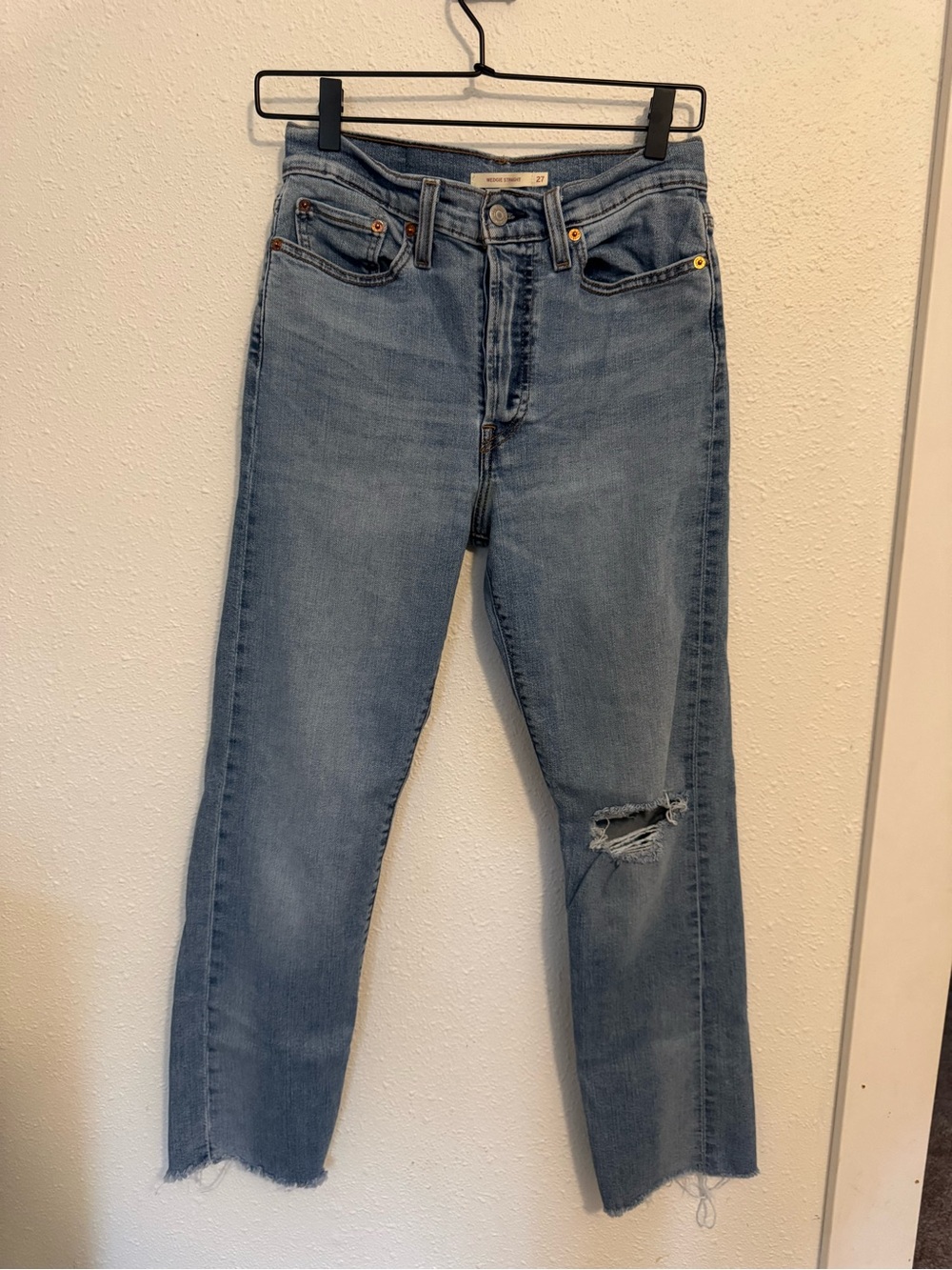 Levi's Women's Light Blue High-Rise Wedgie Straight Jeans Size 27